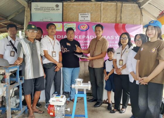 Foto: Akademisi Program Studi Manajemen Sumber Daya Perairan (MSDP) Fakultas Pertanian, Sains dan Teknologi Universitas Warmadewa memberikan pelatihan kepada kelompok pembudidaya ikan Pokdakan Sumber Mina Jaya di Peguyangan Kangin, Denpasar. (Balihotnews/ist).