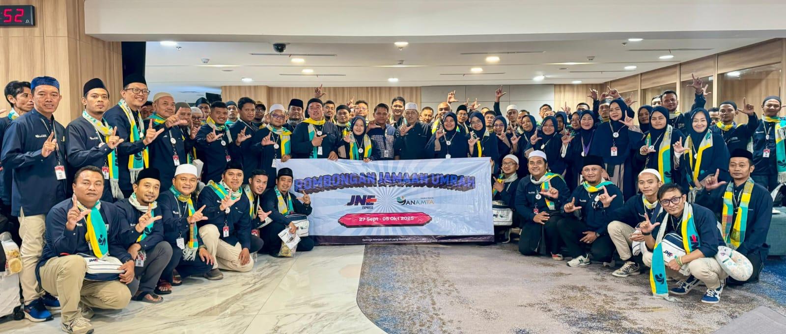 1.643 Ksatria dan Srikandi PT Tiki Jalur Nugraha Ekakurir (JNE) beserta keluarga yang akan diberangkatkan untuk ibadah umroh. (balihotnews/jne)