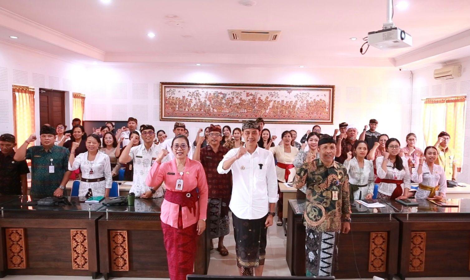 Rapat Koordinasi Pelaksanaan Pengukuran Serentak Balita dan Ibu Hamil di Ruang Rapat BPKB Kantor Bupati Klungkung, Kamis (30/10/2025). (balihotnews/istimewa)