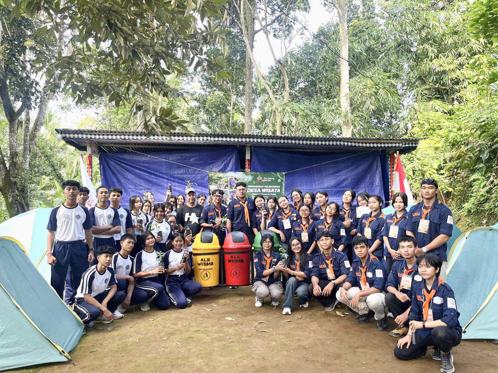 Sispala Wira Satya Mandala SMAN 1 Kuta menggelar aksi peduli lingkungan di Paras Petanu, Desa Kedisan, Gianyar, 18–19 Oktober 2025. (Balihotnews/Ist)