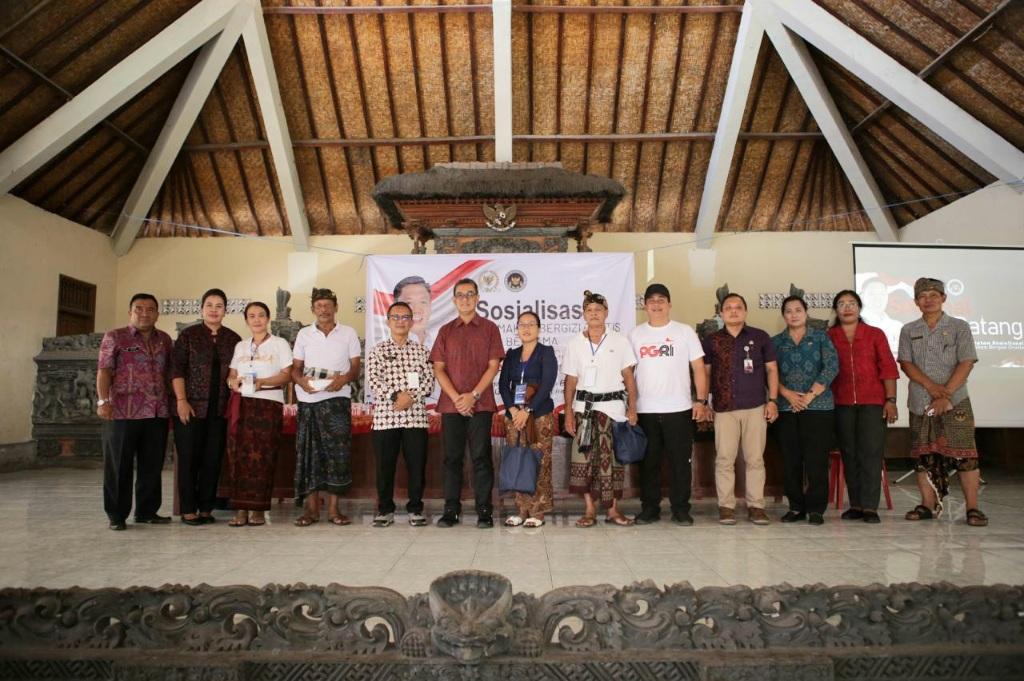 Sosialisasi program Makan Bergizi Gratis (MBG) di Aula Kantor Desa Tejakula pada Jumat, (21/11/2025). (balihotnews/istimewa)