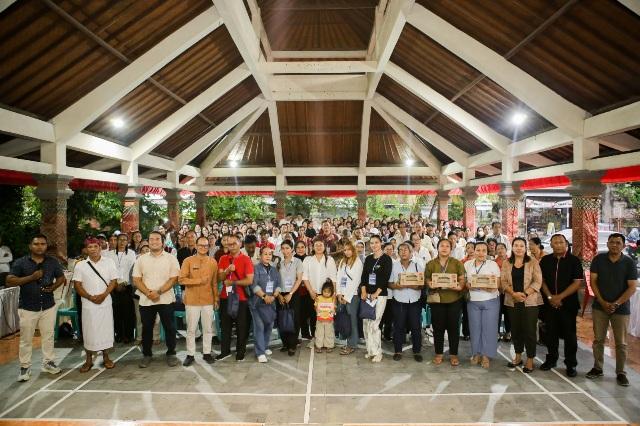 Sosialisasi Program Makan Bergizi Gratis (MBG) digelar di Wantilan Desa Adat Peguyangan, Kecamatan Denpasar Utara, Minggu (23/11/2025). (balihotnews/istimewa)