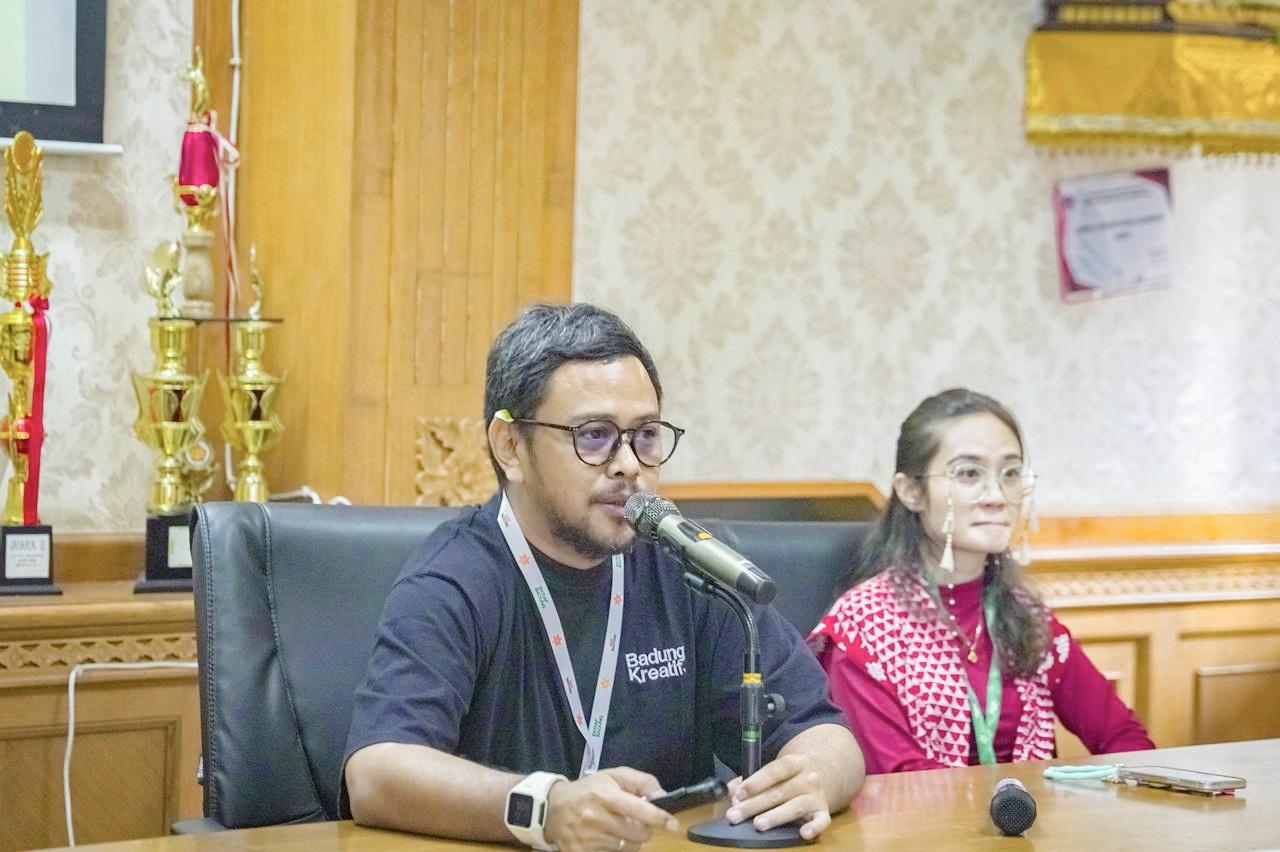 Ketua Komite Ekonomi Kreatif (Ekraf) Badung, Nyoman Primahita Gunadarma, pada Jumat (14/11/2025) menjelaskan terkait UMKM yang akan meramaikan HUT Mangupura ke-16 pada 22-23 November 2025 mendatang. (Balihotnews/Ist)