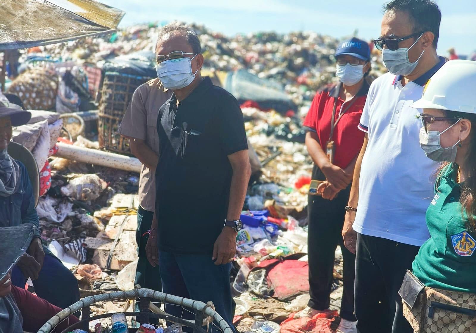 Gubernur Bali Wayan Koster tegaskan Tempat Pemrosesan Akhir (TPA) Suwung resmi akan ditutup pada 23 Desember 2025. (balihotnews/istimewa)