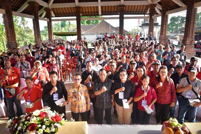 Sosialisasi Program Makan Bergizi Gratis (MBG) melalui kolaborasi Komisi IX DPR RI dan Badan Gizi Nasional (BGN) di Aula Wantilan Banjar Adat Kedampal, Desa Mengesta, Kecamatan Penebel, Sabtu (8/11/2025). (balihotnews/istimewa)