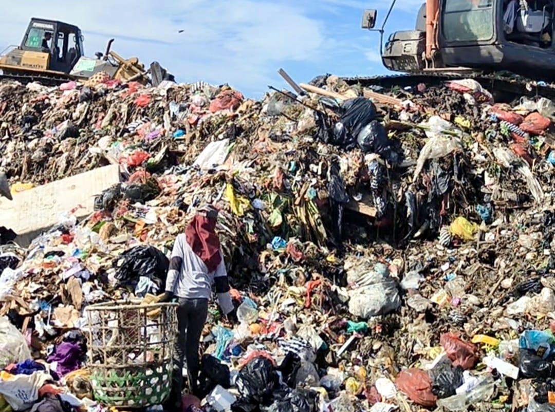 Tumpukan Sampah di TPA Suwung Denpasar. (balihotnews/istimewa)