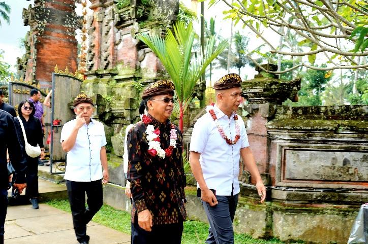 Gubernur Bali Wayan Koster bersama Jaksa Agung Muda Intelijen Kejaksaan Agung Reda Manthovani membuka Bimbingan Teknis Optimalisasi Jaksa Garda Desa (Jaga Desa) dan Koperasi Merah Putih di Desa Adat Penglipuran, Kabupaten Bangli, Sabtu (13/12/2025). (Balihotnews/red)