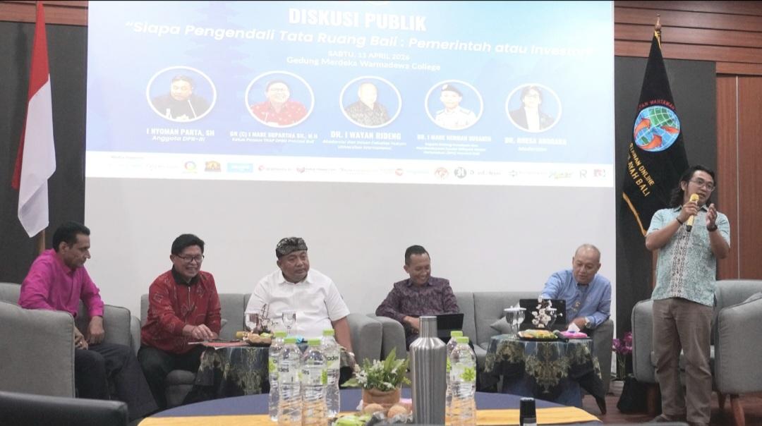 Diskusi publik tata ruang Bali gelaran IWO Bali dan FISIP Universitas Warmadewa di Gedung Warmadewa College, Denpasar, Sabtu (11/4/2026). (Balihotnews/dre)