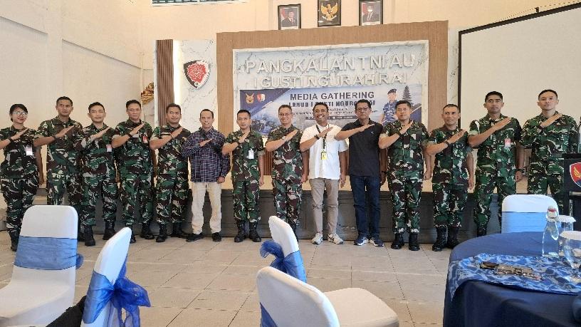 Pihak Pangkalan TNI Angkatan Udara (Lanud) I Gusti Ngurah Rai bersinergi bersama media dalam media gathering yang digelar di Gedung Serba Guna (GSG) Bima Sakti Lanud I Gusti Ngurah Rai, Senin (15/6/2026). (dok.balihotnews/Rahma)