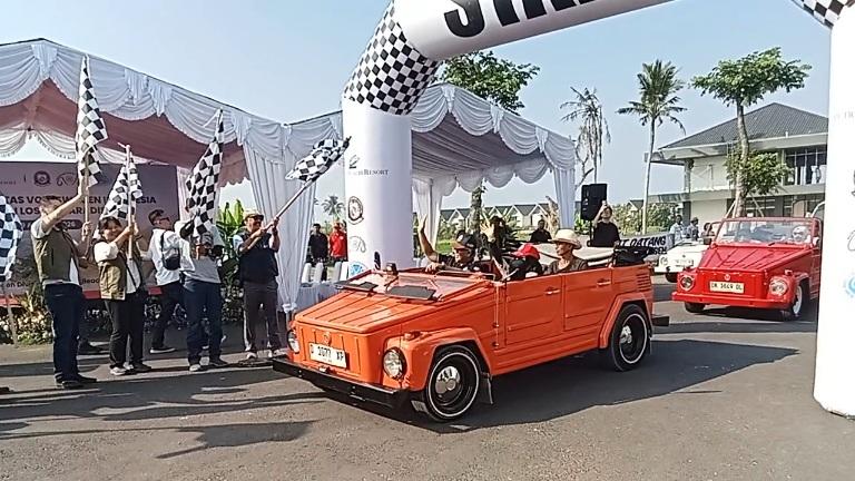 Pelepasan ratusan mobil Volkswagen saat mengikuti Volkswagen Lost in Paradise (VLIP) #6 di Kabupaten Tabanan, Bali, pada Sabtu (29/8/2026). (balihotnews/redaksi)