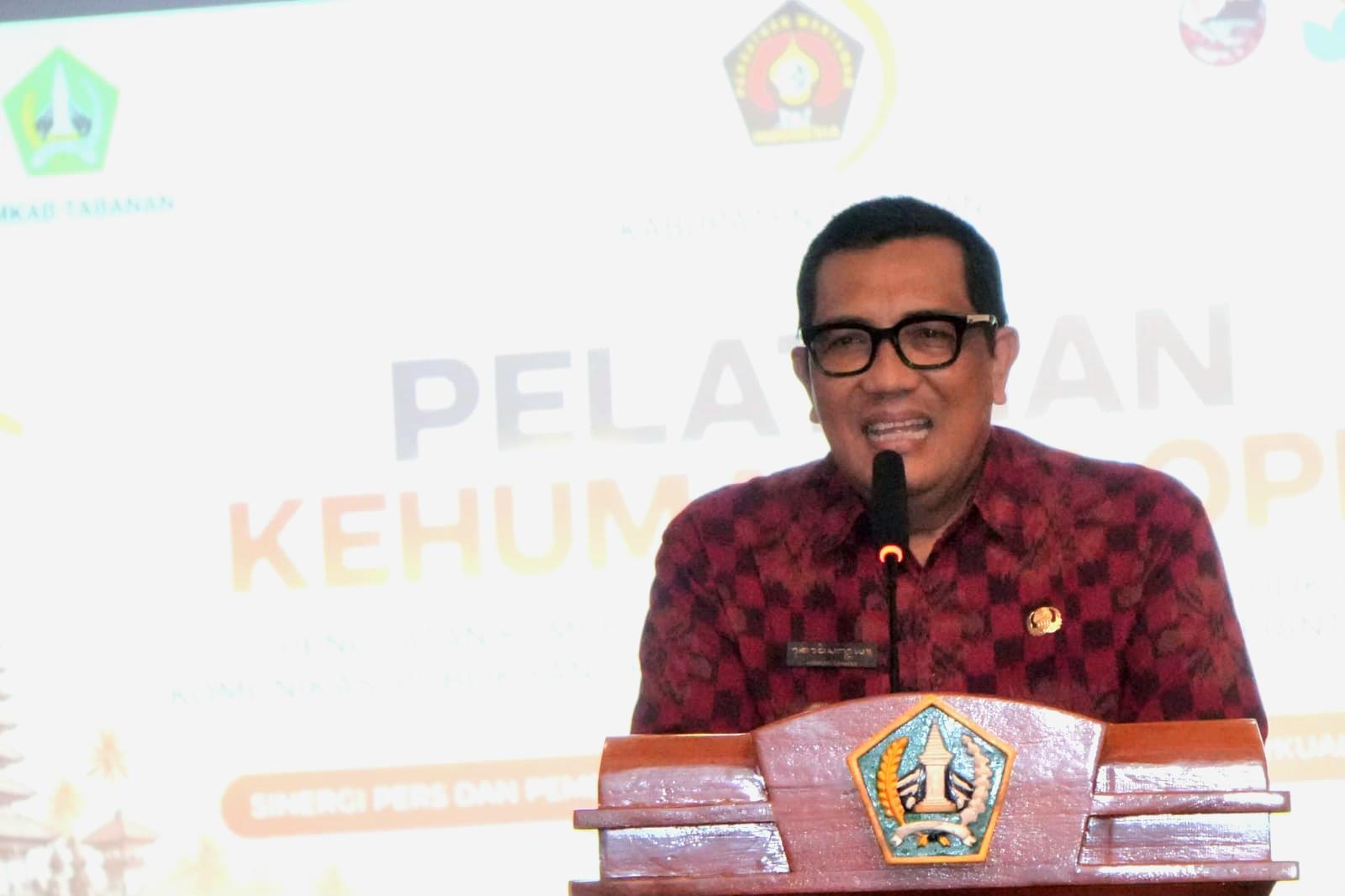 Bupati Tabanan I Komang Gede Sanjaya hadir membuka kegiatan Penguatan Fungsi Kehumasan PWI Tabanan di Kantor Bupati Tabanan, Rabu (23/9/2026). (Balihotnews/red)