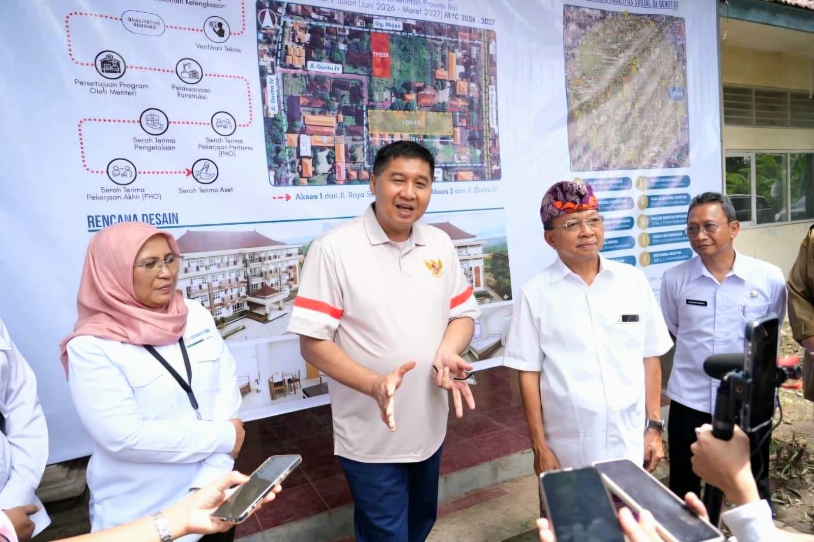 Menteri PKP Maruarar Sirait bersama Gubernur Bali Wayan Koster meninjau usulan lokasi pembangunan Rusun bagi Masyarakat Berpenghasilan Rendah (MBR) di Denpasar, beberapa waktu yang lalu (Foto: Dok. Istimewa)