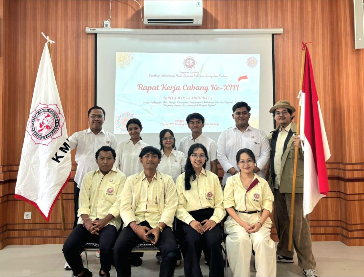 Kesatuan Mahasiswa Hindu Dharma Indonesia (KMHDI) Kabupaten Badung. (Balihotnews/red)